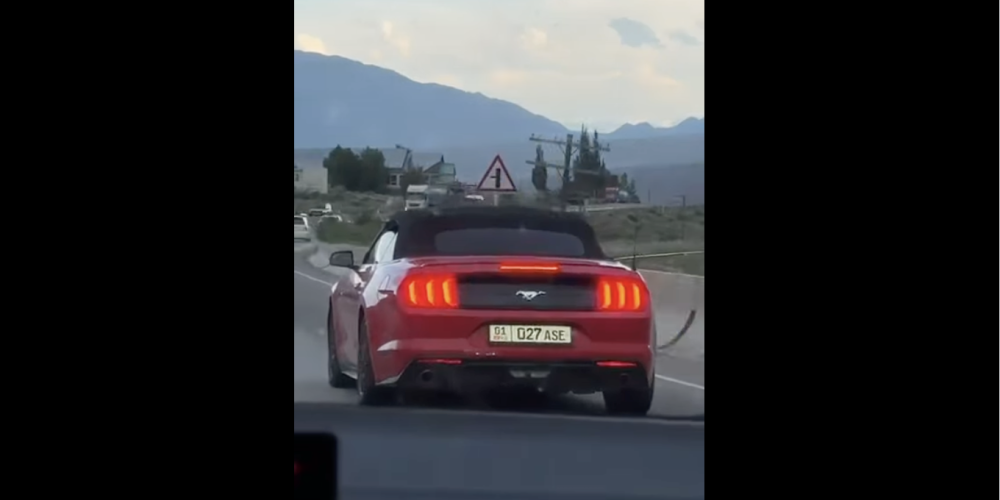 В Боомском ущелье остановили Ford Mustang с незаконной тонировкой