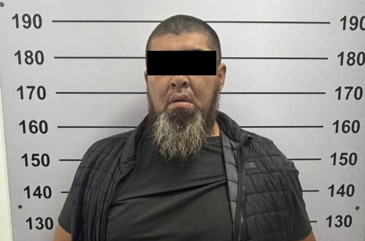 В Чуйской области трое мужчин, связанных с ОПГ, обманом забрали более 5,2 млн сомов и $6,3 тыс.