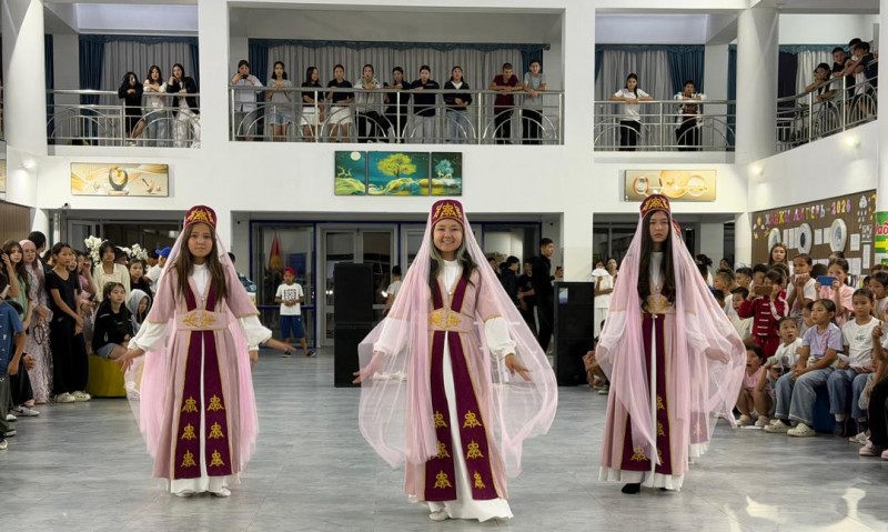 700 школьников из Бишкека отдыхают в лагере «Алтын балалык»