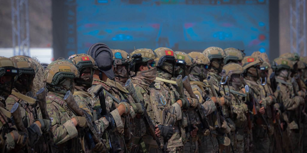 Десант с вертолетов и боевые стрельбы: в Баткене военные отработали уничтожение незаконных вооруженных групп