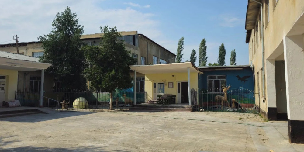 Баткенде өлкөдөгү 53 инновациялык мектептин бири оңдолуп жатат