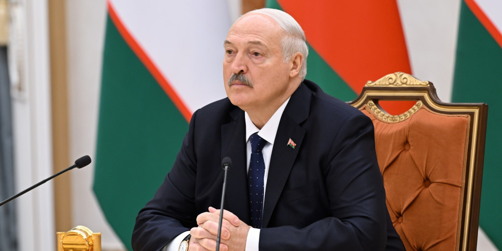 Лукашенко пригласил узбекистанцев переезжать в Беларусь вместе с семьями