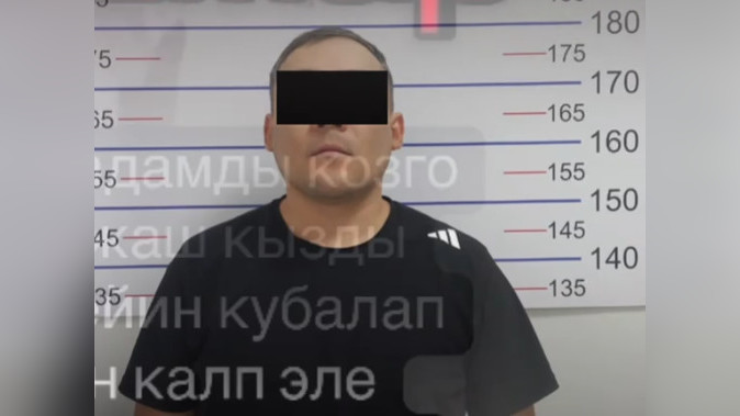 В Бишкеке 39-летний мужчина проник в чужую квартиру и напугал семью