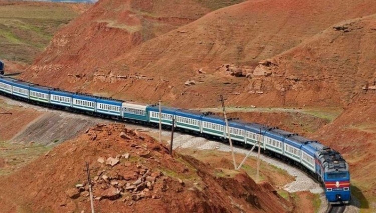 Садыр Жапаров: Кытай – Кыргызстан – Өзбекстан темир жолу экинчи Кумтөр болот