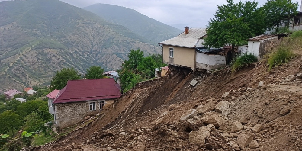 Более 2,4 тыс. семей в Кыргызстане не переселились из оползнеопасных зон