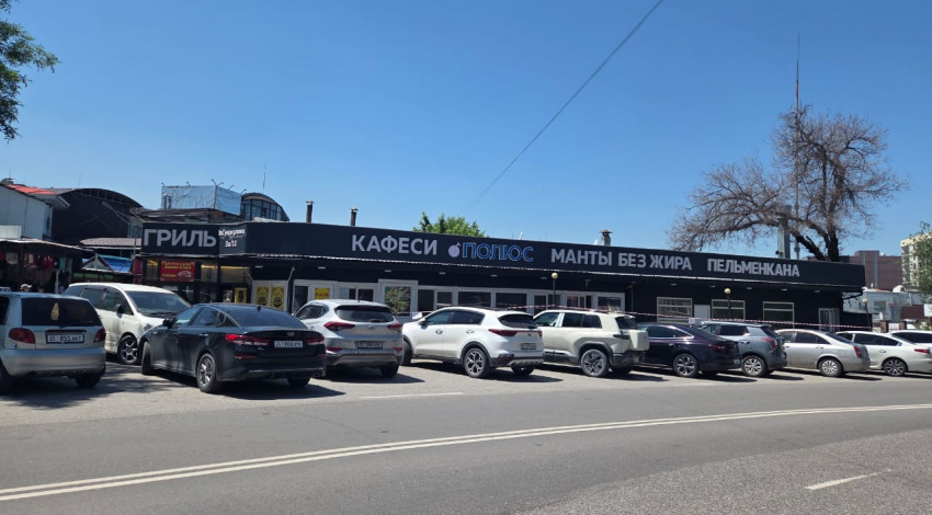 На Орто-Сайском рынке снесли кафе, построенное на месте парковки