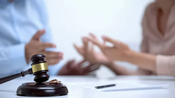 В Бишкеке должник выплатил 2,65 млн сомов алиментов