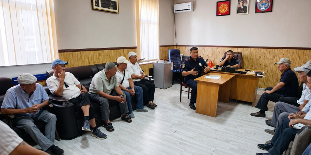 В Узгене водителям разъяснили правила получения лицензий