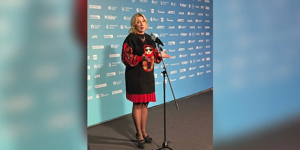 Пресс-секретарь МИД России о своем платье: "Узоры наши, а сделано в Киргизии"