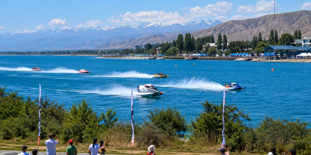 На Иссык-Куле стартовал первый в Центральной Азии этап F1H2O