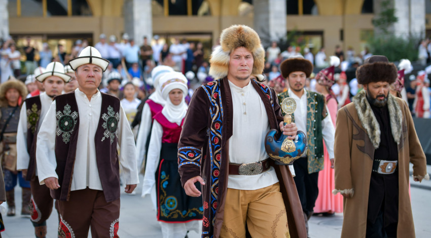 На площади Ала-Тоо провели церемонию чествования воды к Всемирным играм кочевников