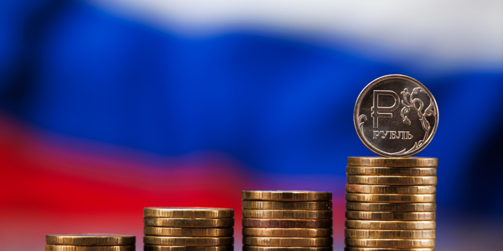 Рубль начал август с ослабления – эксперты предупреждают о возможном росте цен