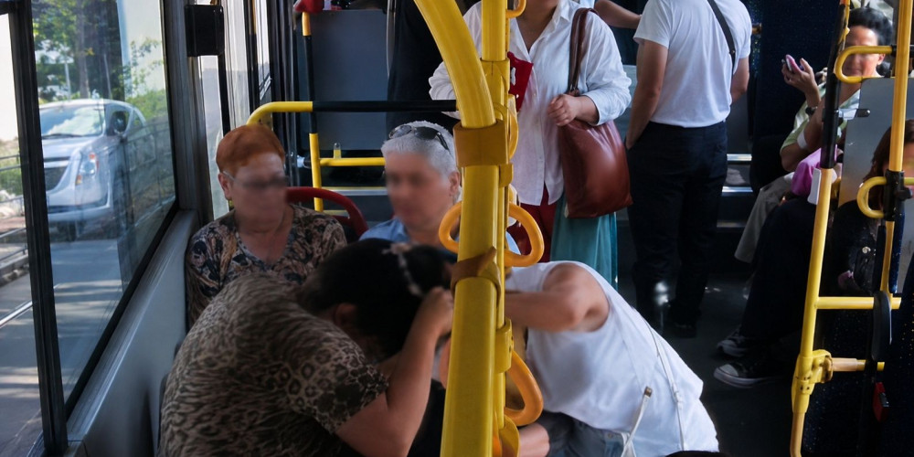 «Пыталась извиниться, но она не приняла»: вторая участница драки в автобусе №2 рассказала свою версию
