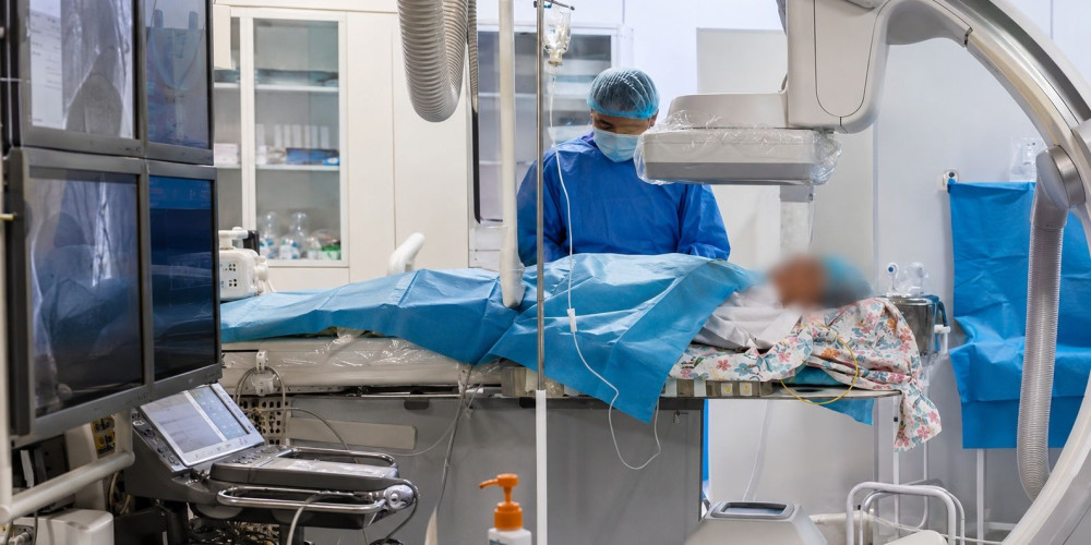 Саламаттык сактоо министри инфаркт болгон 87 жаштагы бейтаптын өмүрүн сактап калууга жардам берди