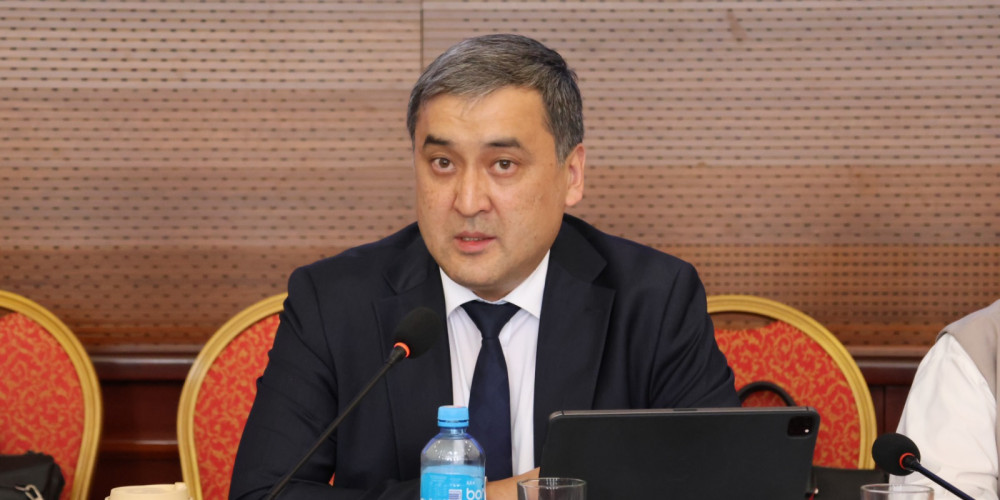 Канат Сагынбаев эмгек укуктарын коргоону күчөтүп, Эмгек министрлигинин ишинин сапатын жогорулатууну тапшырды