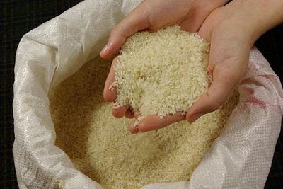 Кытайдан ташылып келаткан 3 тонна күрүч Кыргызстанга киргизилген жок