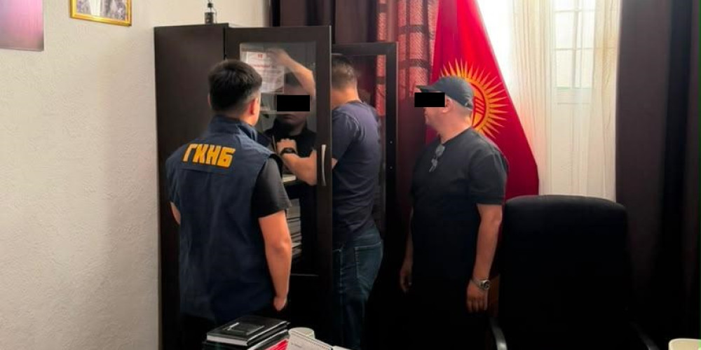 Чүйдө ЖАМК мекемесинин жетекчиси пара талап кылууга шектелип кармалды