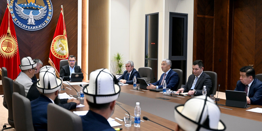 Президент: Радикалдык элементтер менен күрөшүүдө диний ишмерлердин колдоосу талап кылынат