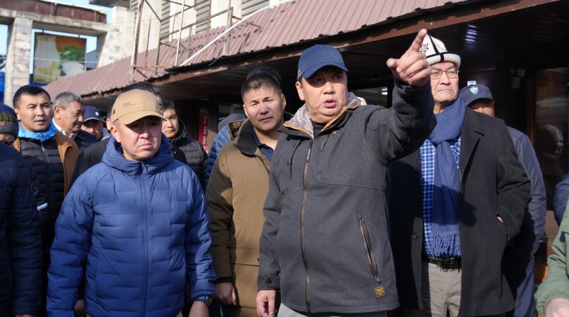 Мэр дал поручение привести к единому виду торговые точки на Орто-Сайском рынке