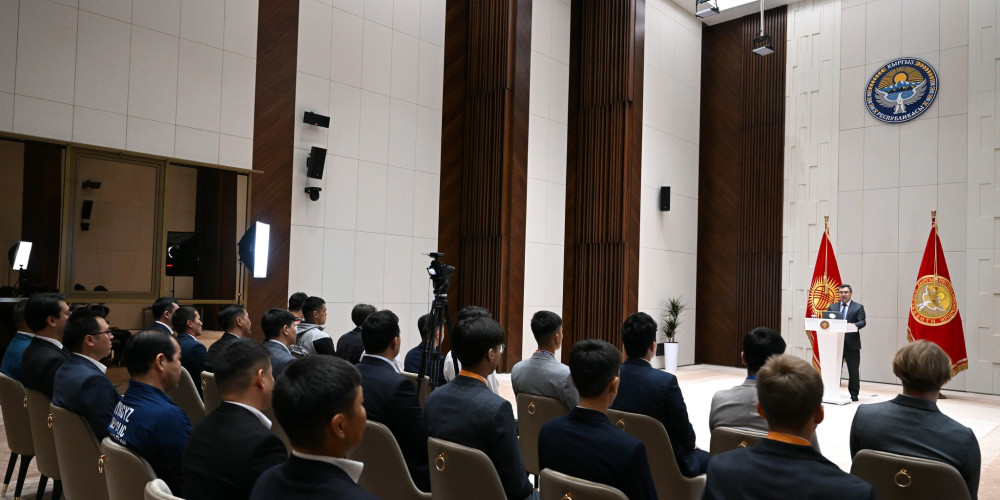 Садыр Жапаров: Жаштар – өлкөбүздүн өнүгүүсүнүн негизги локомотиви