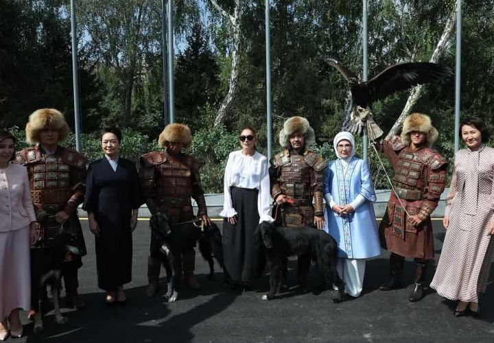 Айгуль Жапарова познакомила первых леди четырех стран с кыргызской культурой