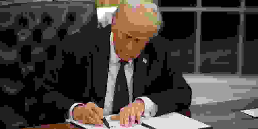 Трамп подписал закон о финансировании правительства США до 11 декабря и предотвратил шатдаун