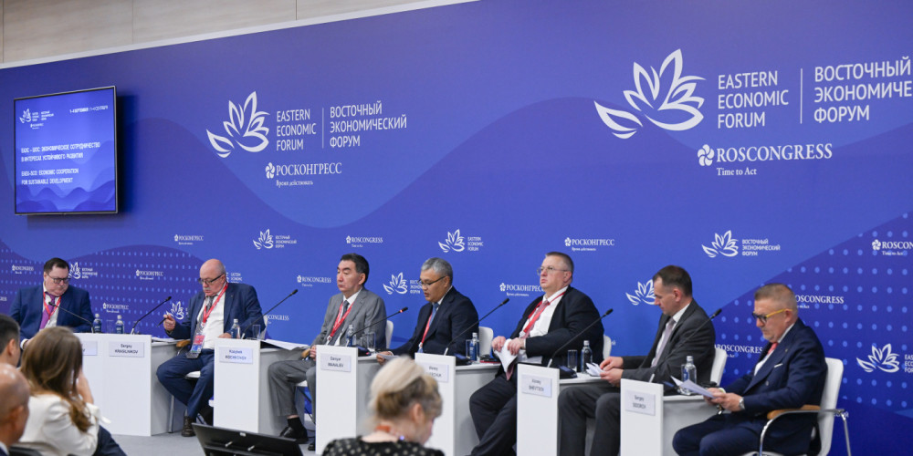 Почти половина внешней торговли ЕАЭС приходится на страны ШОС