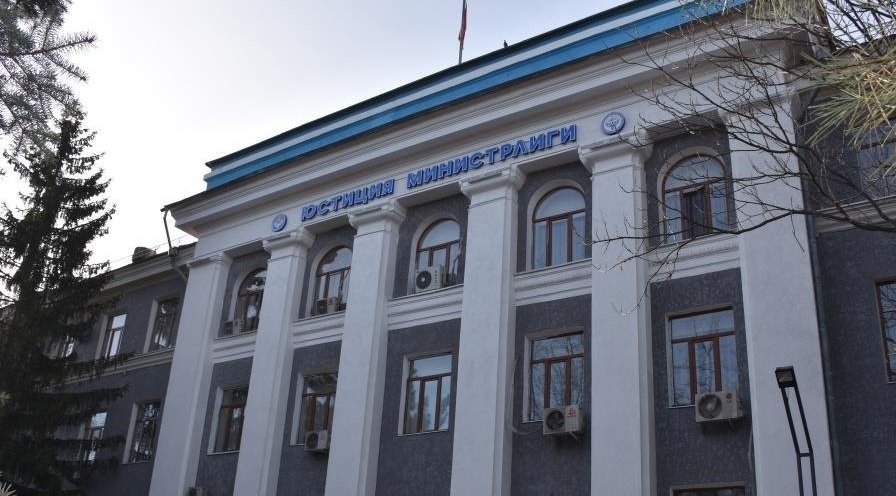 Садыр Жапаров юстиция министрин алмаштырды