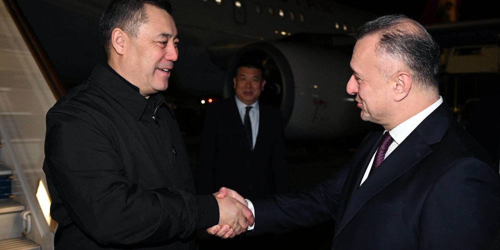 Президент Садыр Жапаров Бакуга иш сапары менен келди 