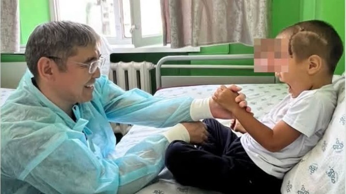 Ребенка, упавшего с эскалатора в ТЦ Vefa, выписали из больницы спустя месяц