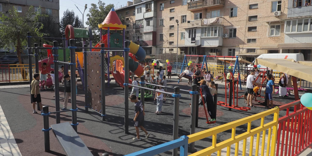 В Оше открыли две новые детские площадки