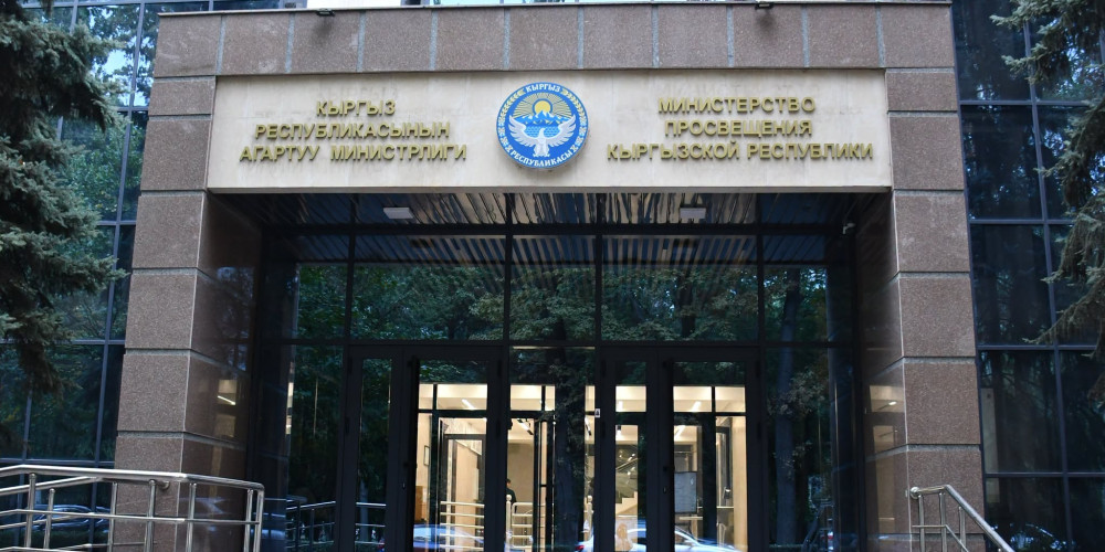 Минпросвещения предупредило о незаконной продаже учебников для госшкол