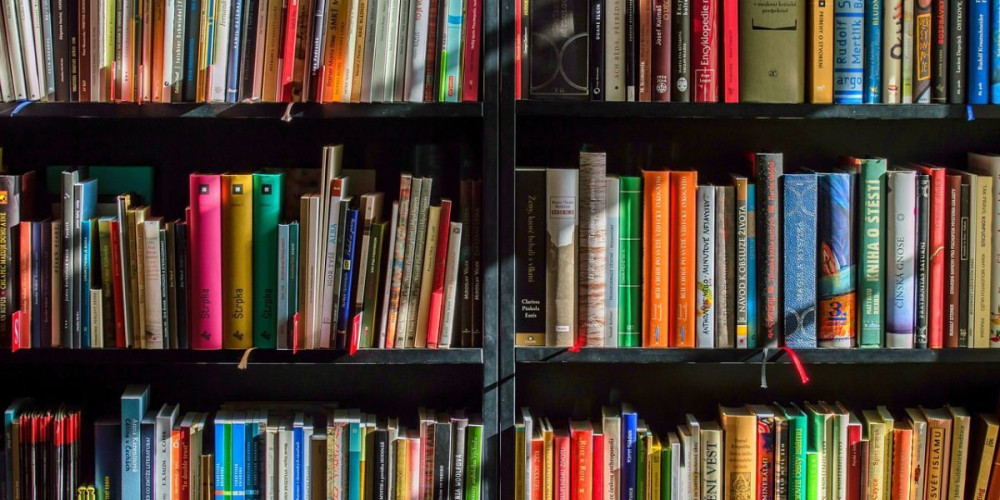 В Сингапуре начали платить за чтение книг, чтобы отвлечь людей от гаджетов