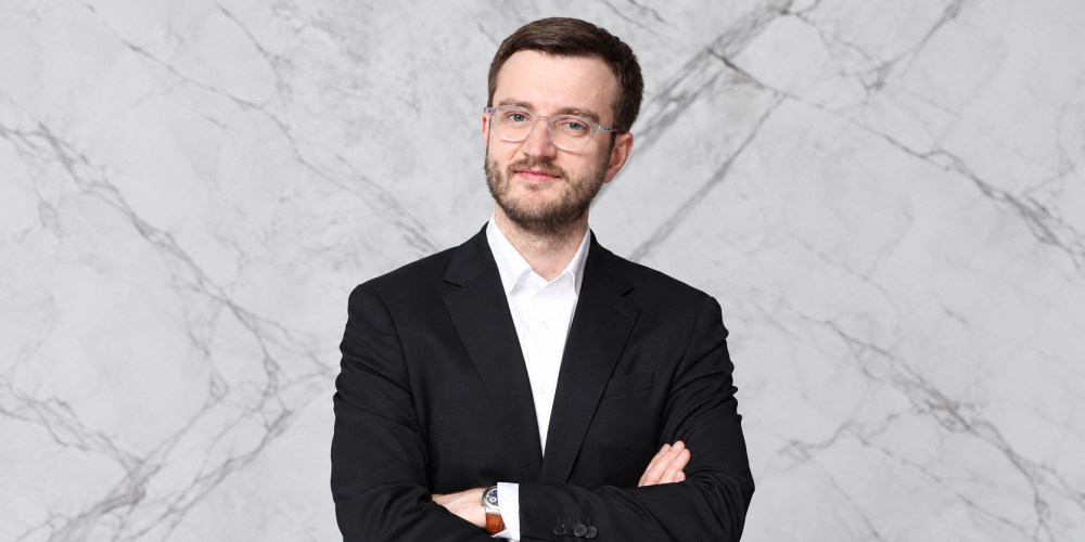 ММЛУнун доценти Дмитрий Беляков: Кыргыз тилин билүү атаандашуудагы артыкчылыкка айланууда