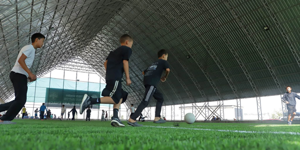 В селе Төлөйкөн открыли новое мини-футбольное поле