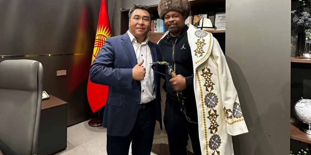Рой Джонс проведет мастер-класс для молодых боксеров в Оше