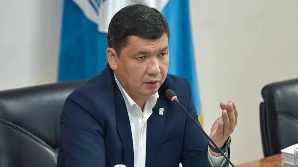 Бишкекте 5-октябрда мектеп, ЖОЖ жана мамлекеттик мекемелер онлайн иштейт. Себеби