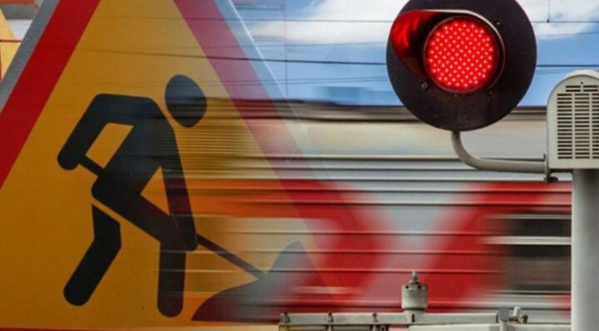 На улице Асаналиева в Бишкеке по ночам ограничат движение через железнодорожный переезд