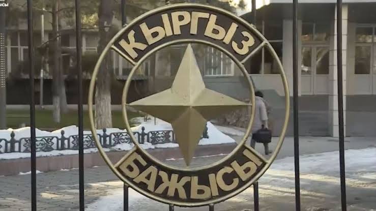 В Кыргызстане установили новую предельную численность сотрудников Таможенной службы