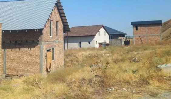 В жилмассиве Ак-Ордо выявили три факта незаконного строительства