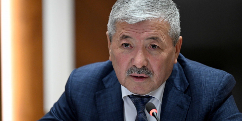 Адылбек Касымалиев мамлекеттик башкаруу системасын бюрократиядан арылтуу боюнча ведомстволор аралык комиссиянын кезектеги жыйынын өткөрдү