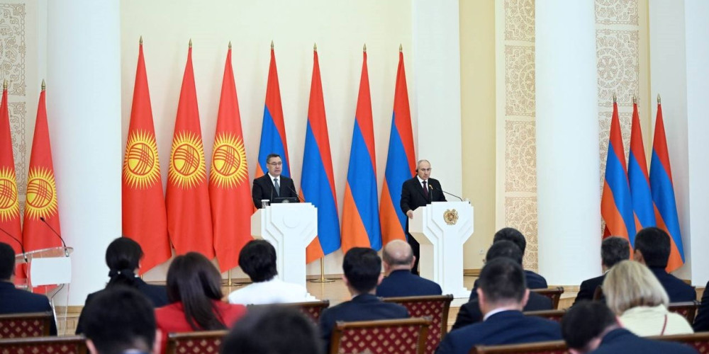 Президент Садыр Жапаров Арменияга болгон сапарынын жыйынтыгы боюнча ЖМКлар үчүн билдирүү жасады