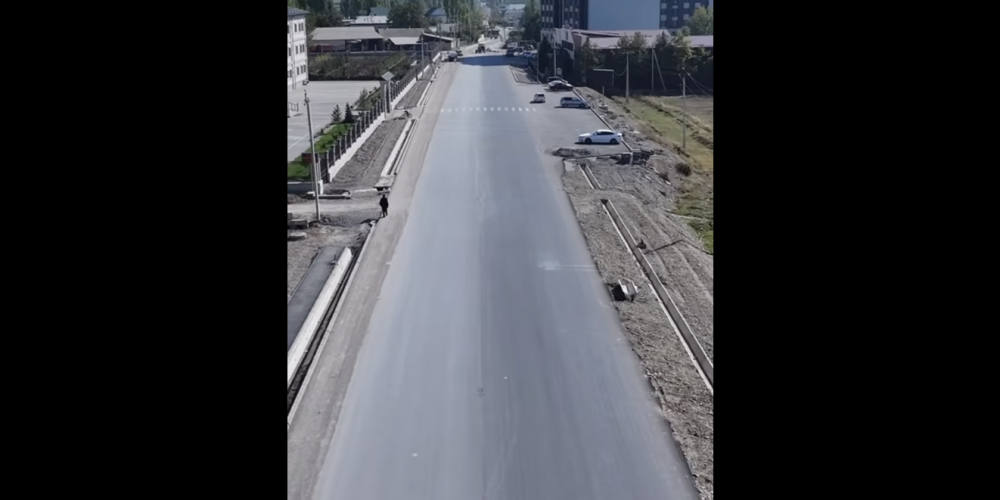 На дороге Комсомол – Барпы – Түрк-Абад завершили укладку асфальта на четырех километрах