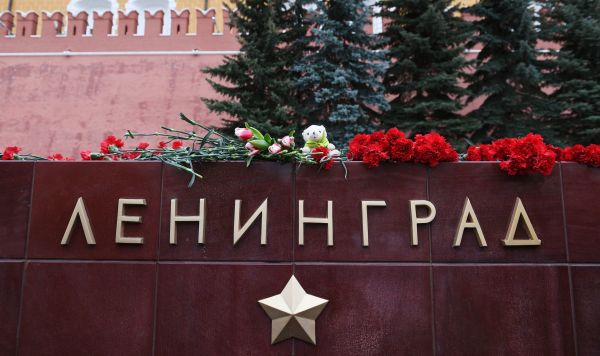 В России предложили переименовать Санкт-Петербург в Ленинград, а Волгоград – в Сталинград