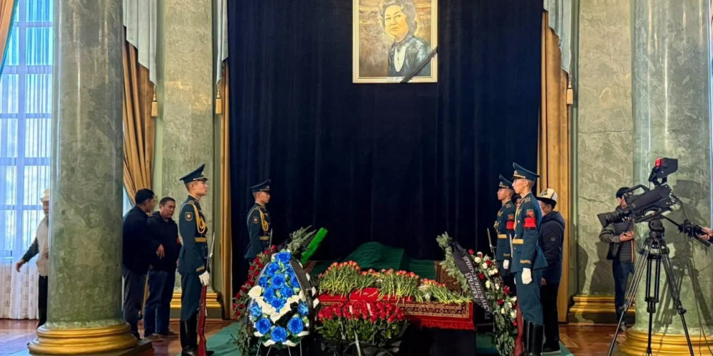 Народную артистку СССР Кайыргүл Сартбаеву проводили в последний путь