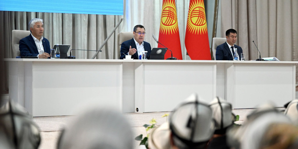 Садыр Жапаров жергиликтүү бийлик органдарын жарандардын кайрылуулары менен иштөөнү күчөтүүгө чакырды