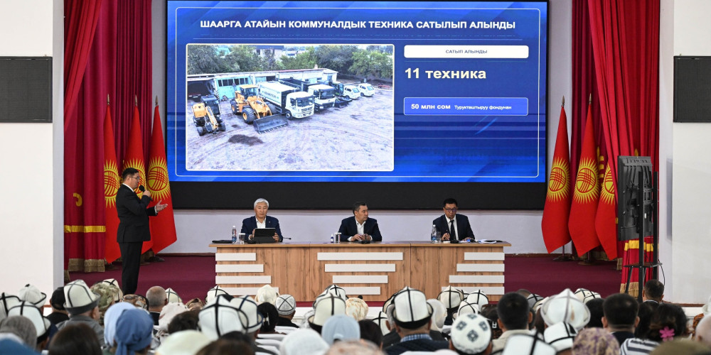 Президент Садыр Жапаров Таш-Көмүр жана Кара-Көл шаарларынын эли менен жолугушту