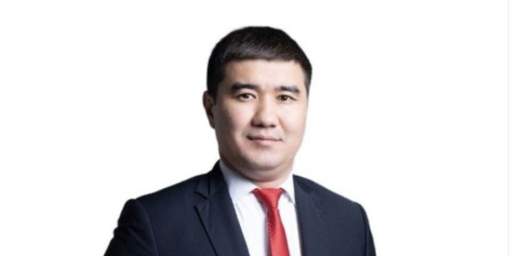Депутата Бишкекского горкенеша Таалайбека Жакыпова задержали по подозрению в мошенничестве и отпустили под домашний арест