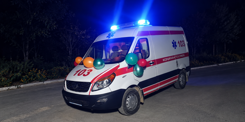 Медицинской службе Майлуу-Суу выделили новый автомобиль скорой помощи