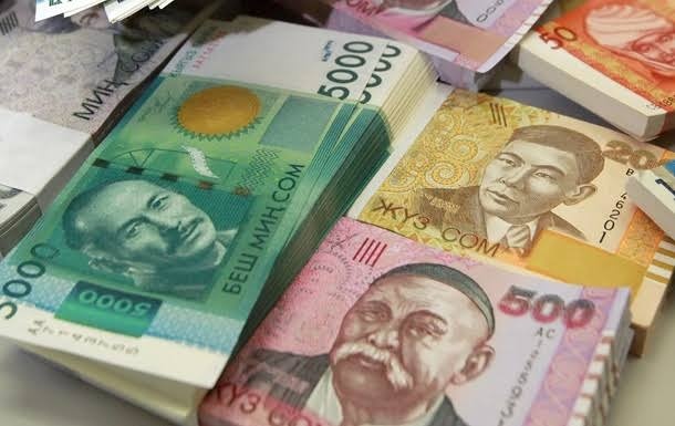 Кредиты без валютного риска: в Кыргызстане растет финансирование в сомах